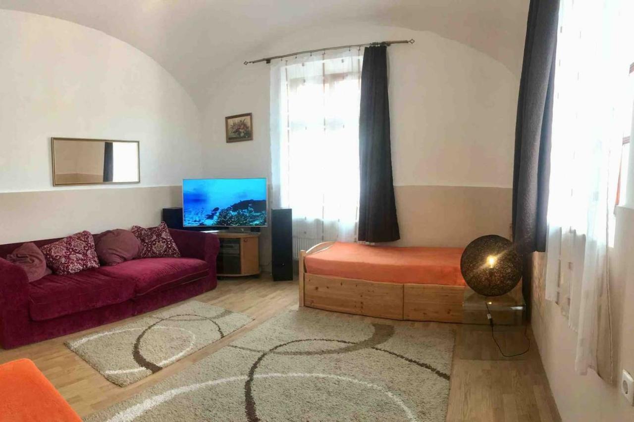 Ház saját udvarral a történelmi belvárosban Pápa Exterior foto